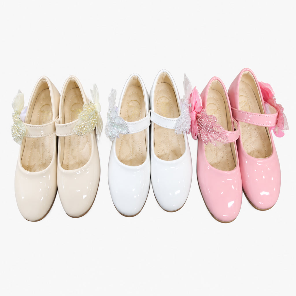 Zapato de charol para niña con moño de encaje sobre la punta