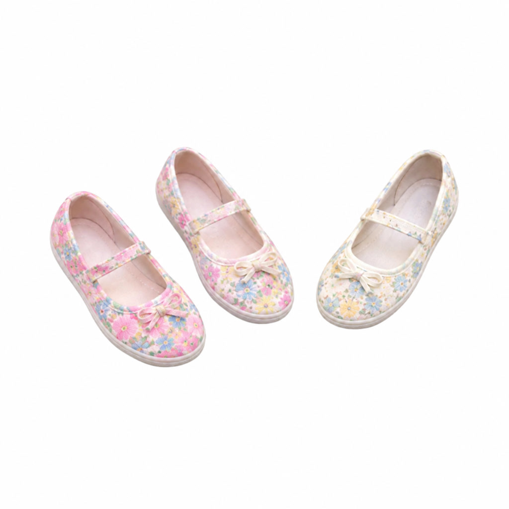 Zapato de charol para niña con lazo y detalle brillante en el empeine