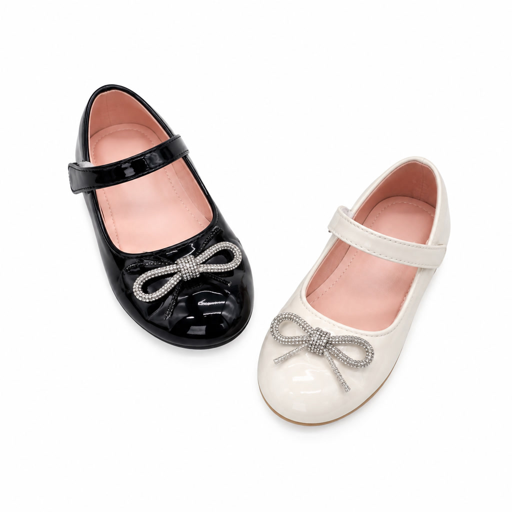 Zapato de charol para niña con lazo delineado en contraste