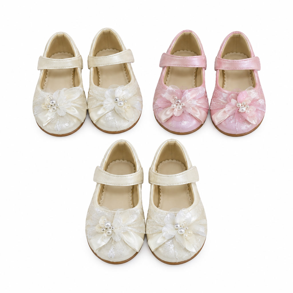 Zapato de charol para niña con flor grande y hebilla lateral