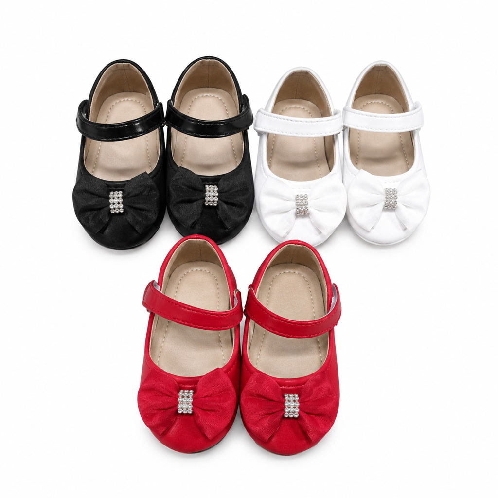Zapato de charol para niña con flores en la punta y correa ancha