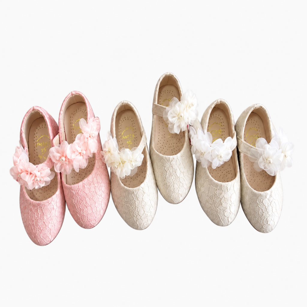 Zapato de charol para niña con moño lateral de cinta